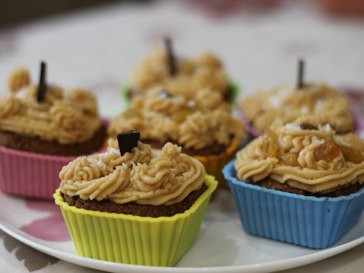 Cupcakes with Peanut Butter and Peanuts