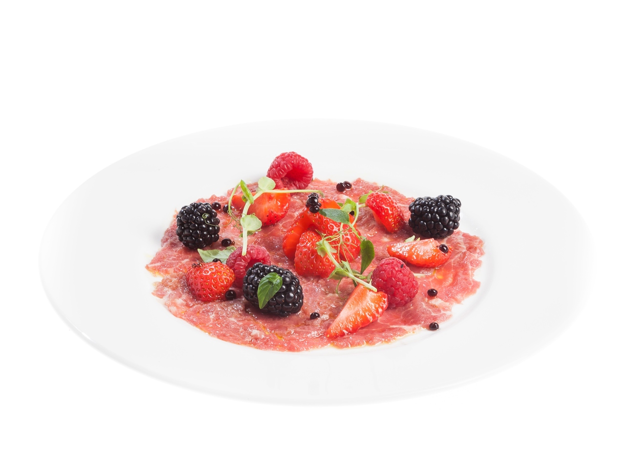 Beef Carpaccio with Strawberries and 'Black Pearl'