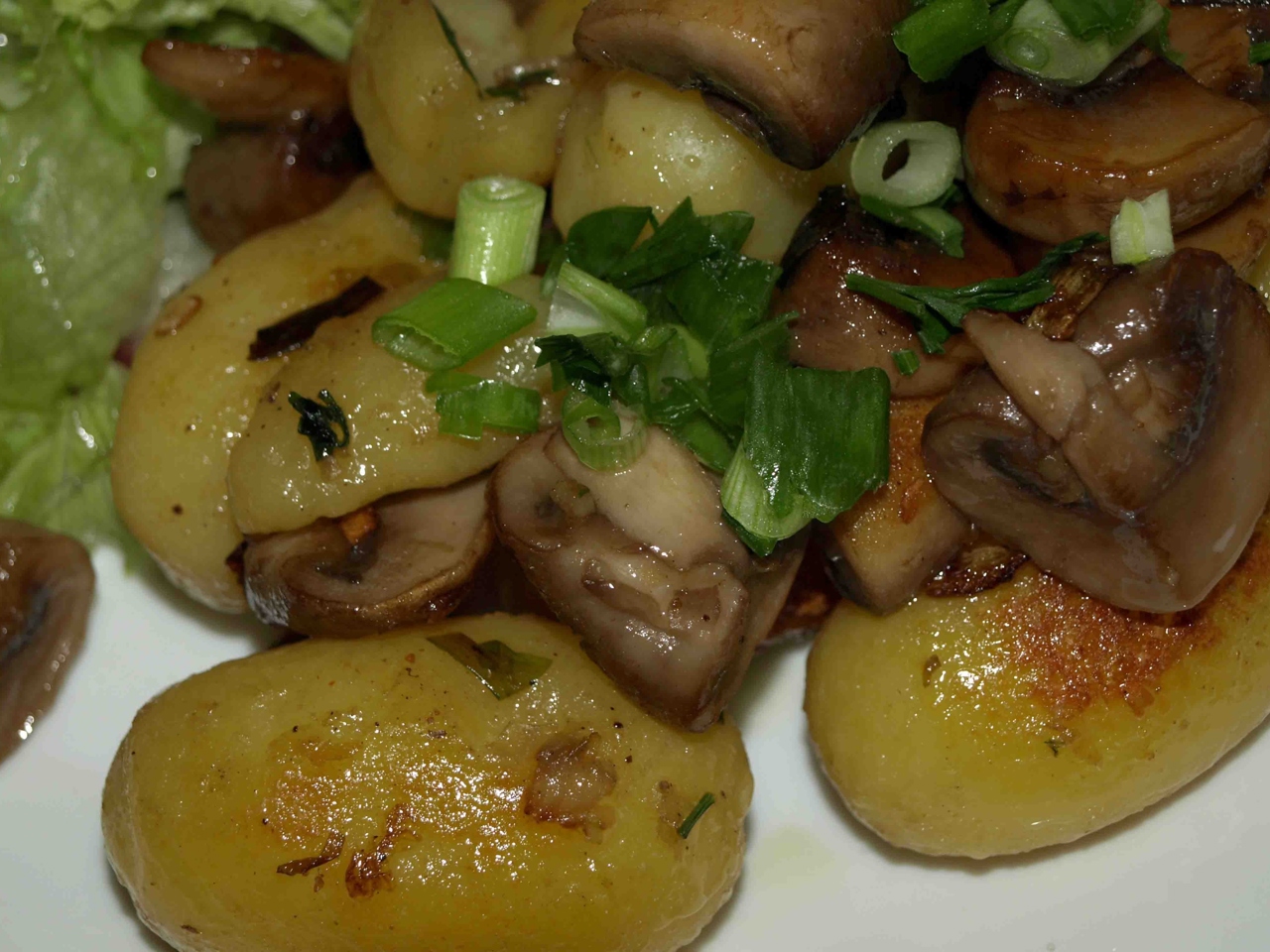 Rustic Potatoes with Mushrooms