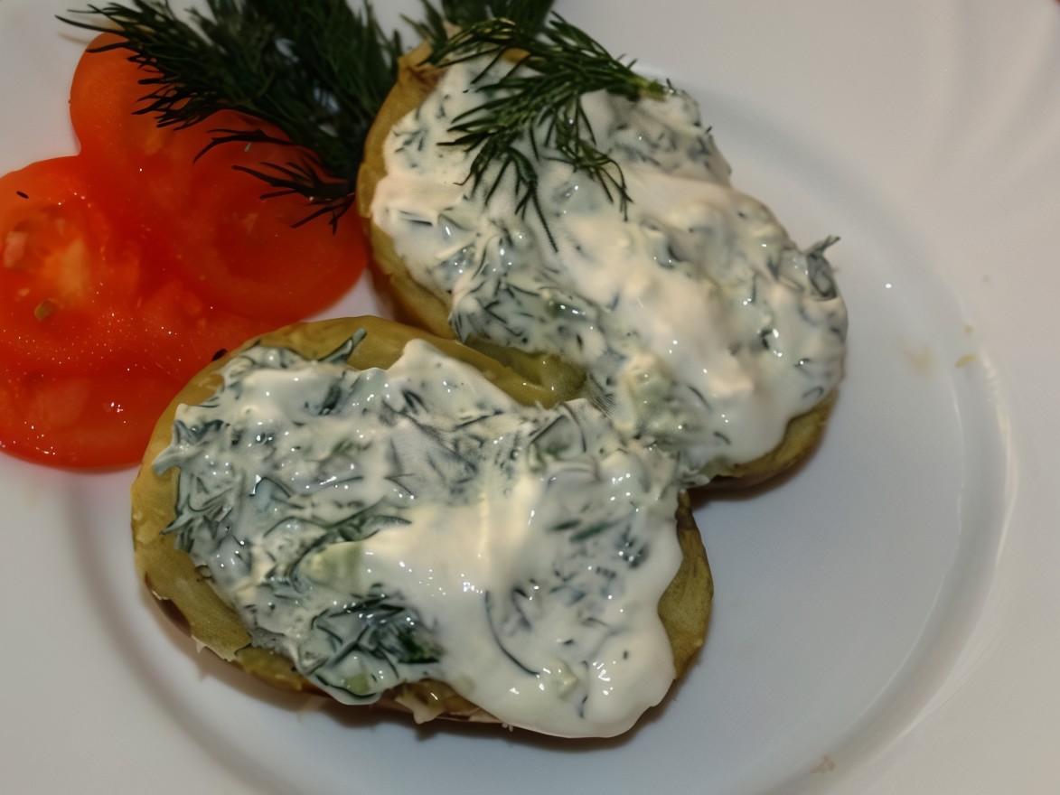 Potatoes Baked in Foil with Sour Cream Sauce