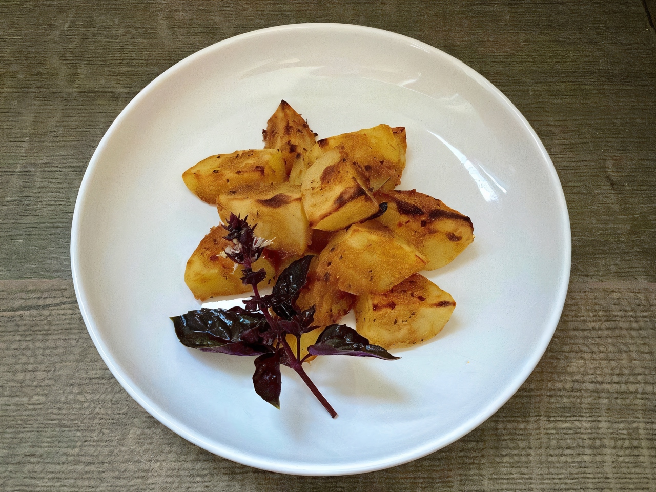 Potatoes with Tomato and Basil Sauce