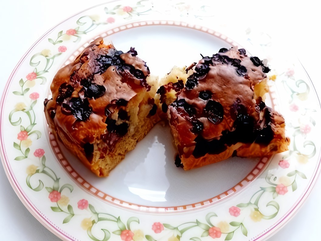 Cake with White Chocolate and Blueberries