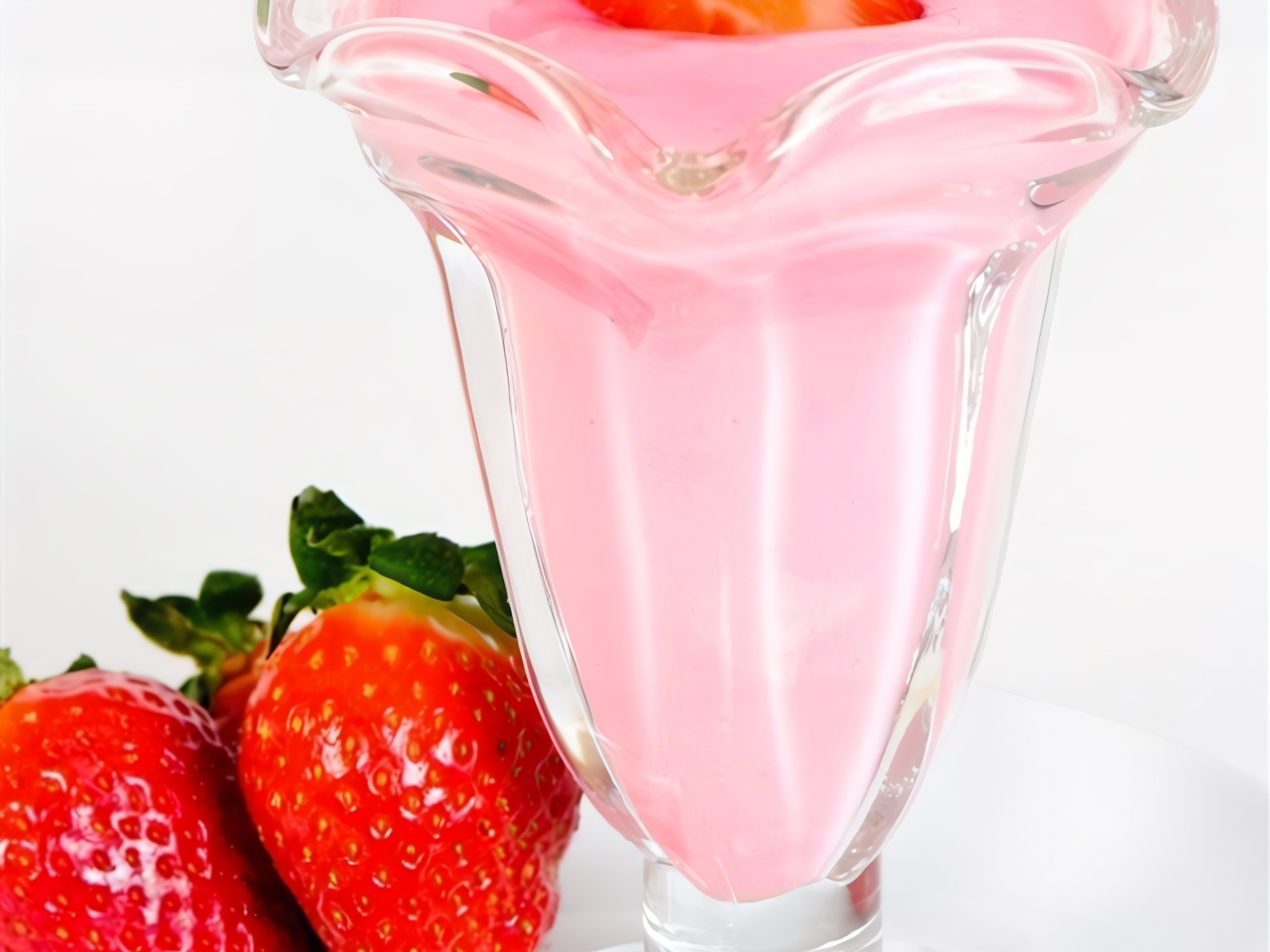 Strawberry Milkshake with Yogurt