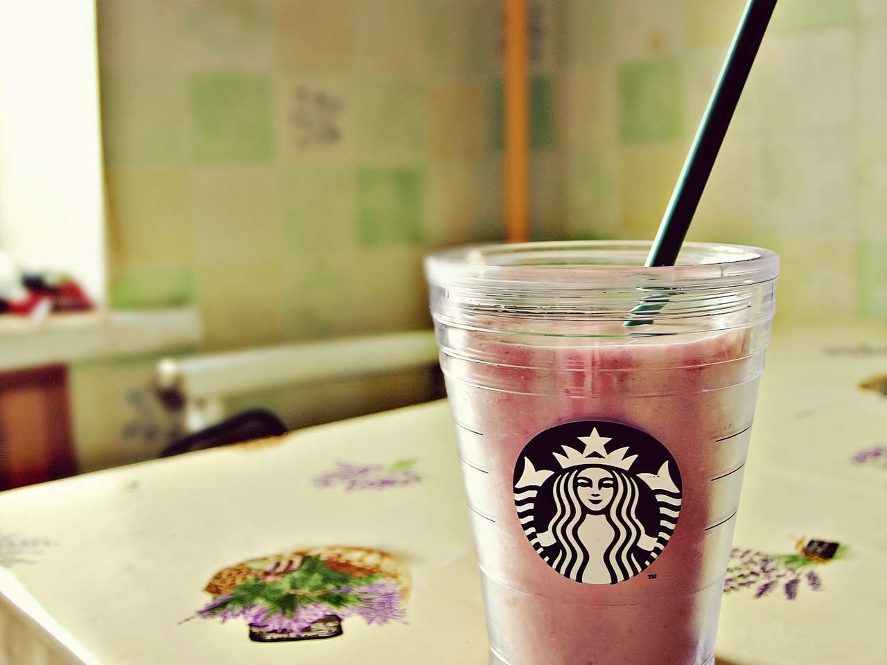 Strawberry Smoothie with Vanilla