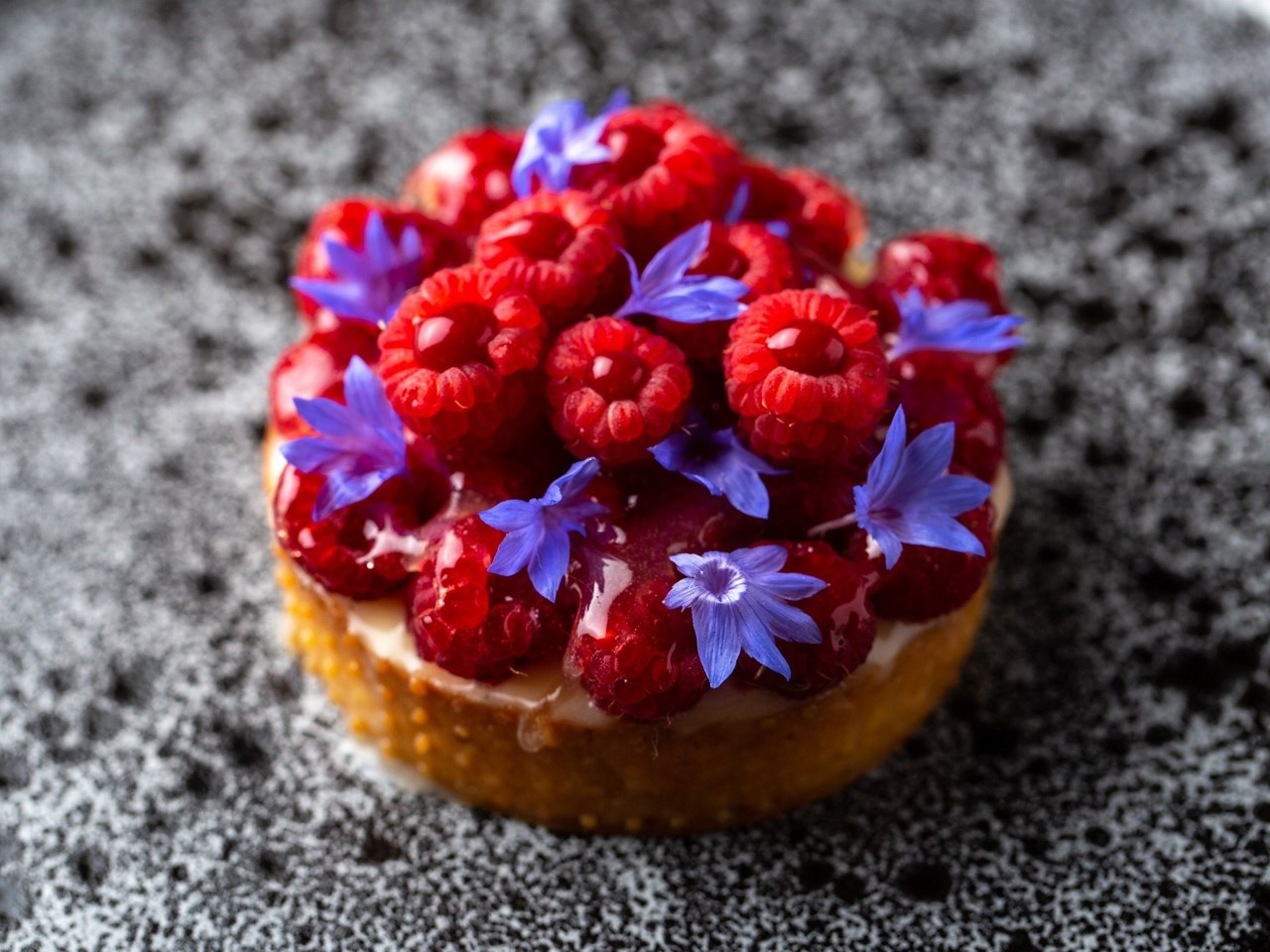 Strawberry Tart with Cream Cheese Filling