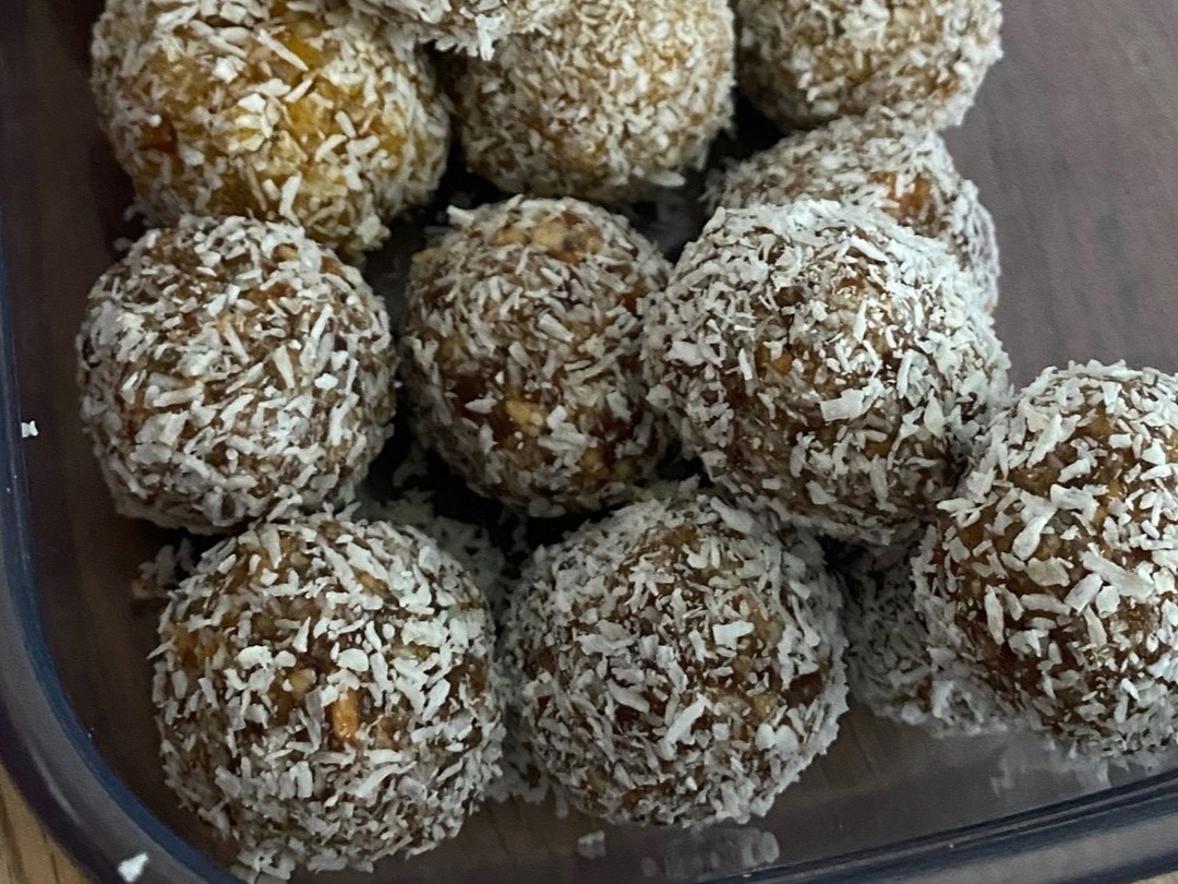 Coconut Balls with Almonds and Dates
