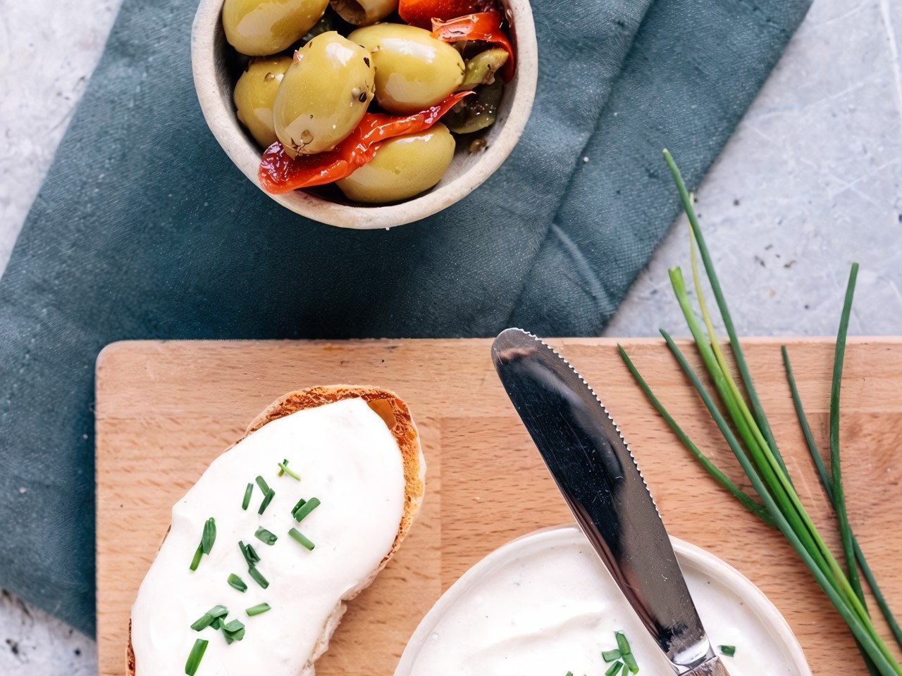 Cashew Cream Cheese with Green Onions