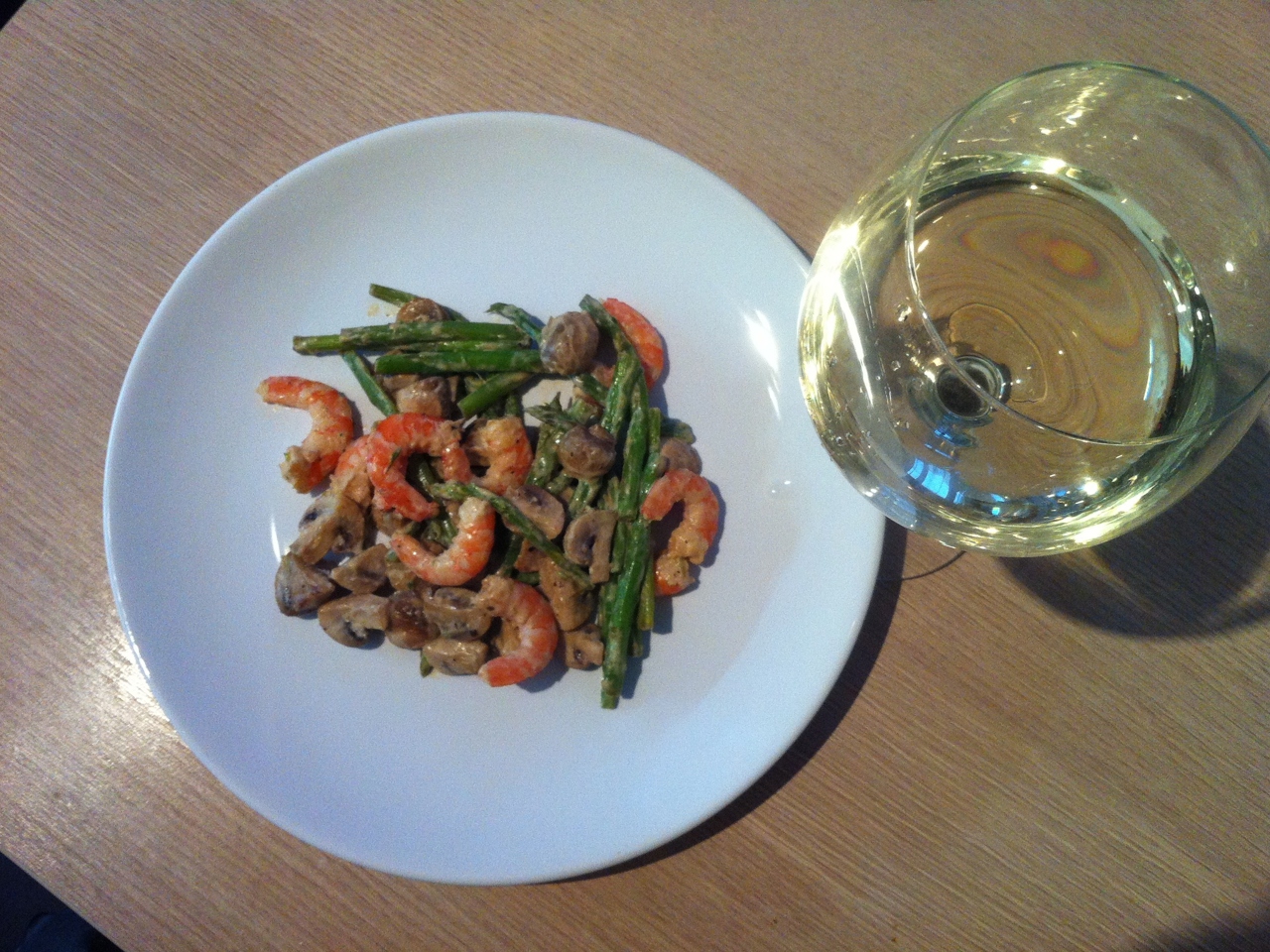 Shrimp with Asparagus and Mushrooms in Cream Sauce