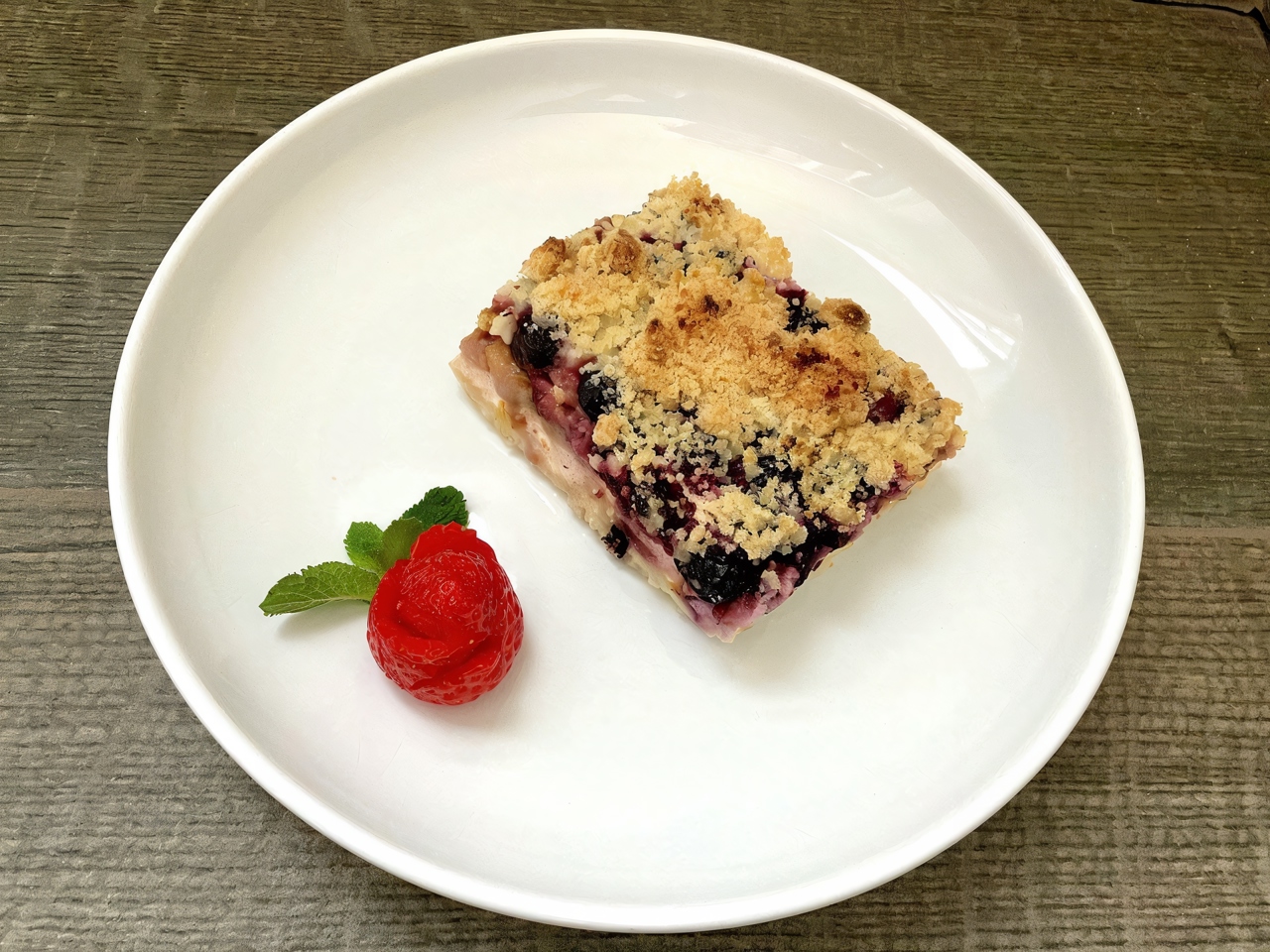 Kuch with Berry and Fruit Filling