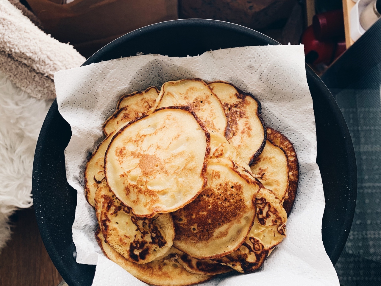 Кукурузные оладьи на сливочном масле