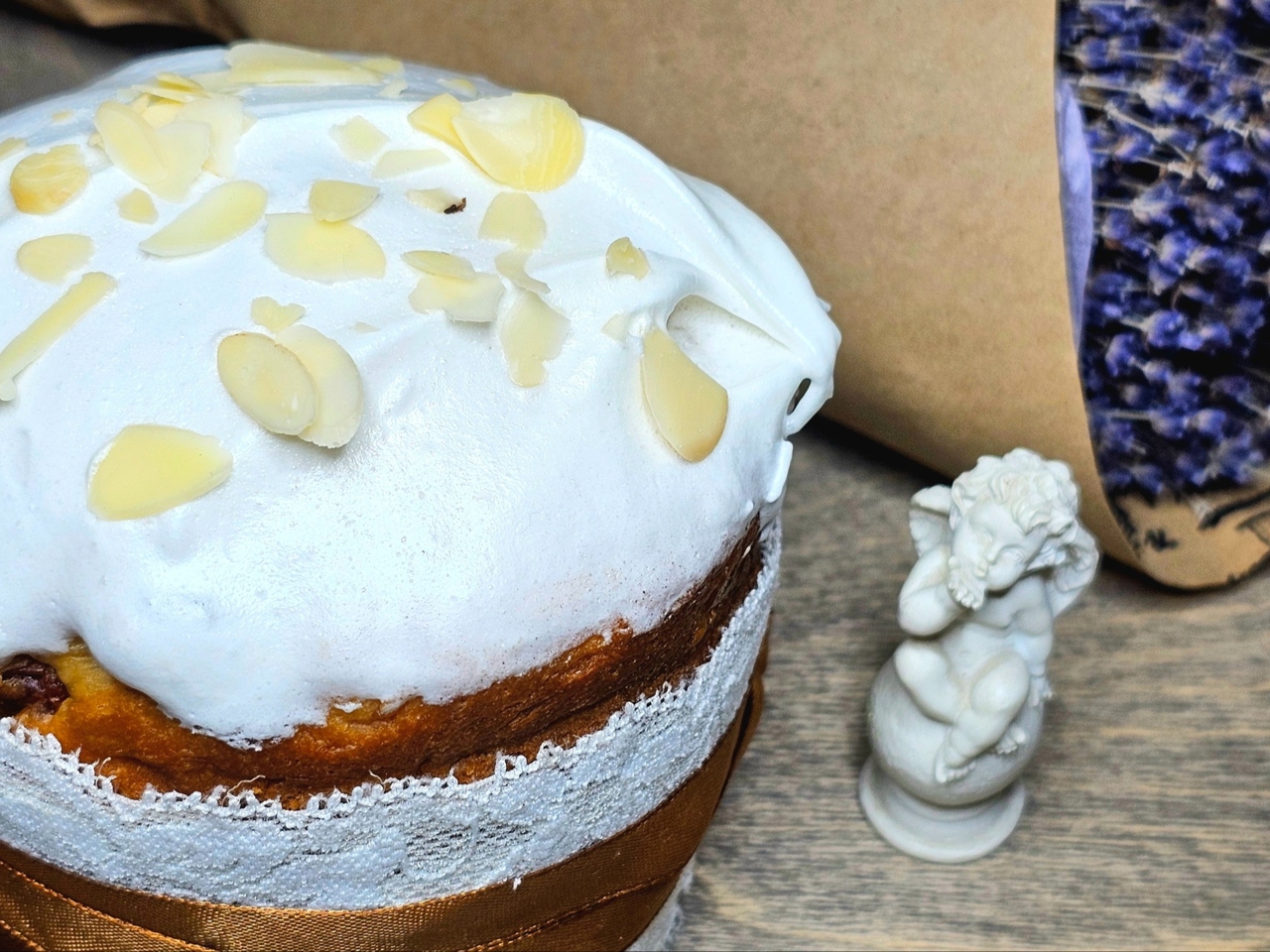 Easter Bread with Raisins and Almond Petals