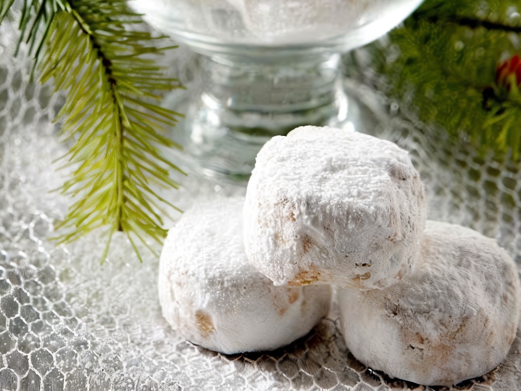 Kourabiedes — Traditional Greek Christmas Sweet with Mastic