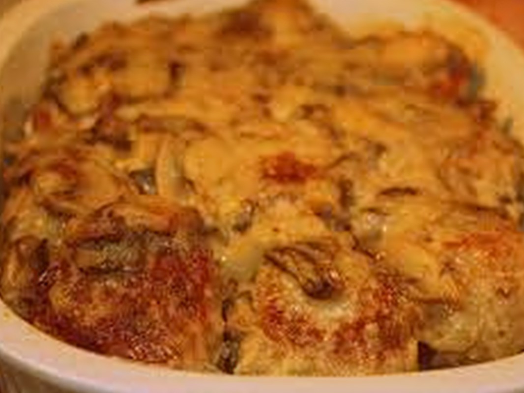 Chicken with Potatoes Under Cheese