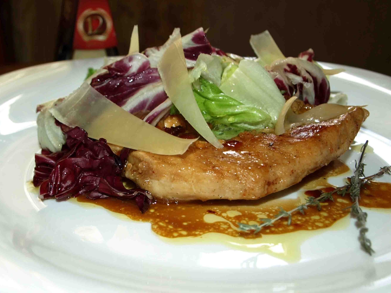 Chicken Breasts in White Wine with Salad Mix and Cheese