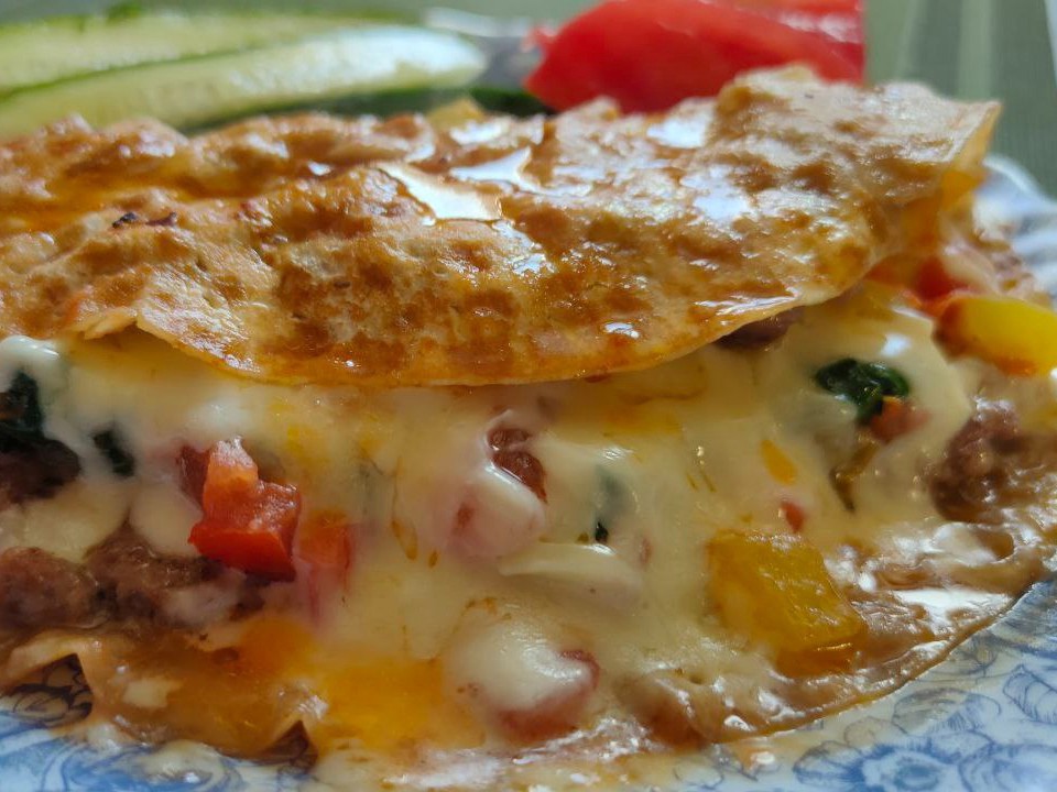 Flatbread with Ground Meat and Vegetables for Breakfast