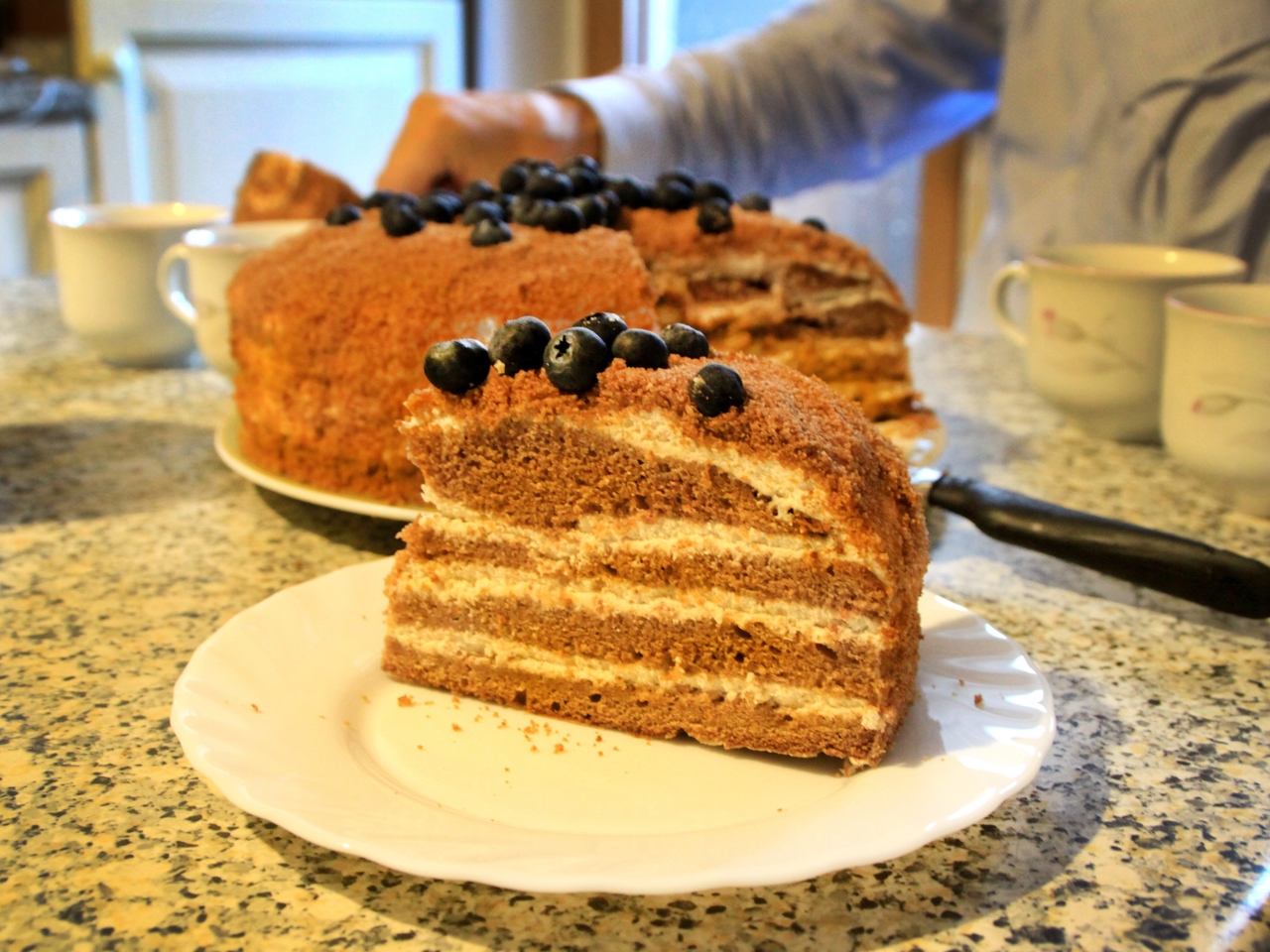 Лимонный торт с корицей и сливочным кремом