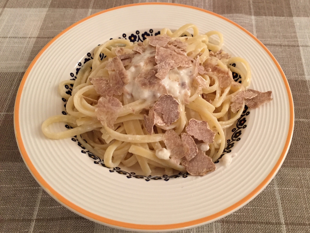 Linguine with Cheese Sauce and Truffle