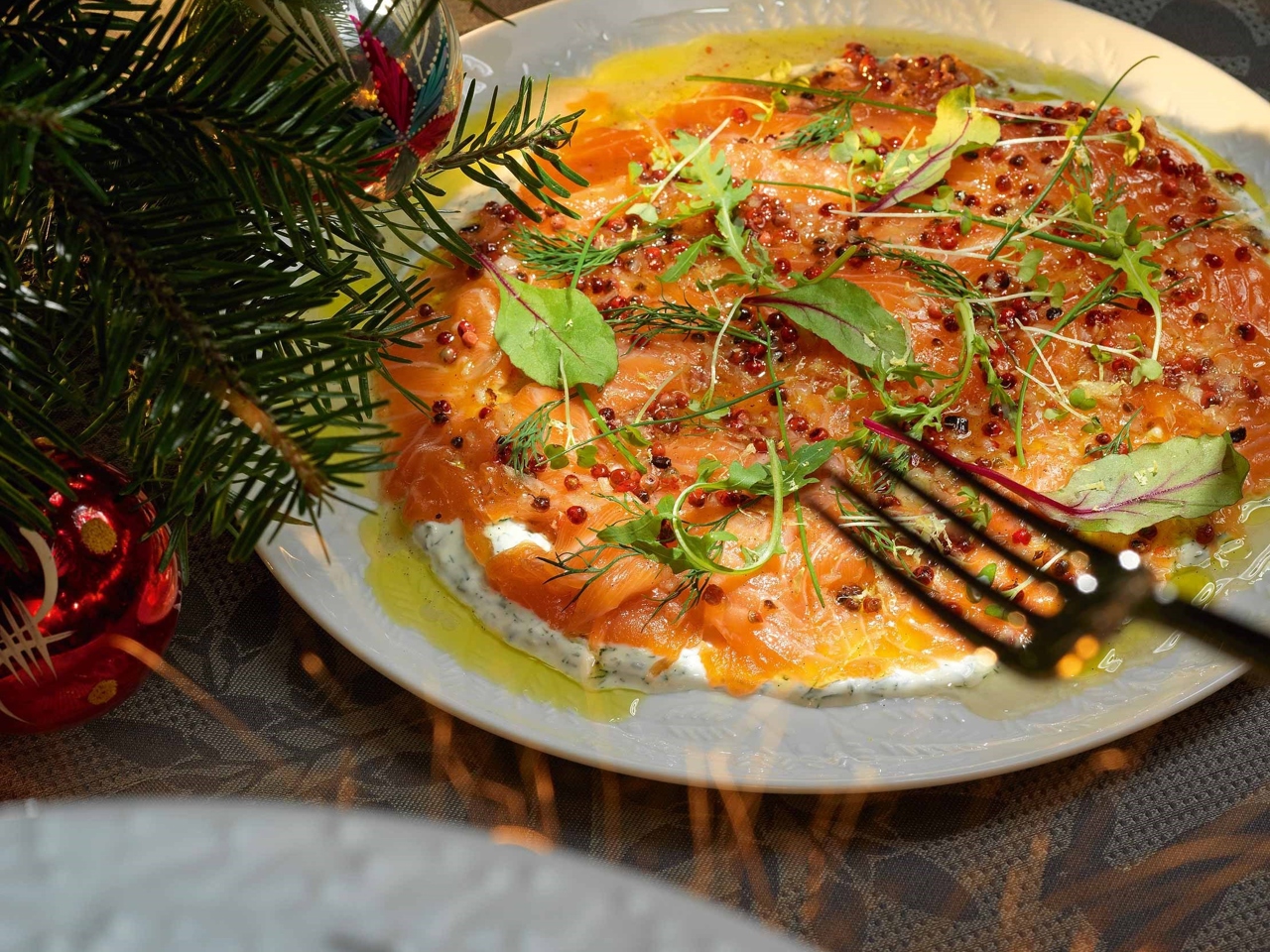 Salmon with Vanilla Sauce and Dill Sour Cream
