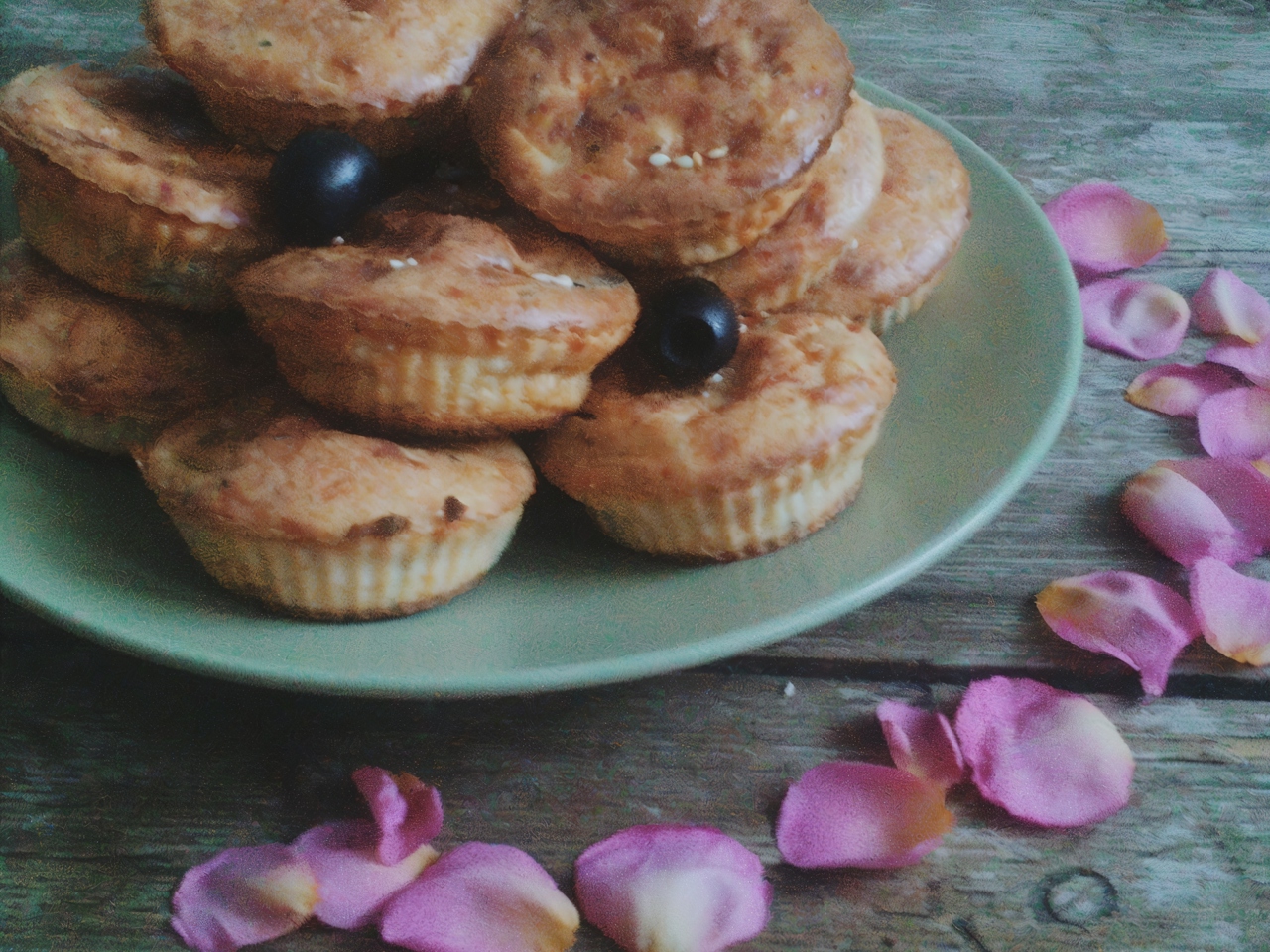 Onion Muffins with Cheese Filling