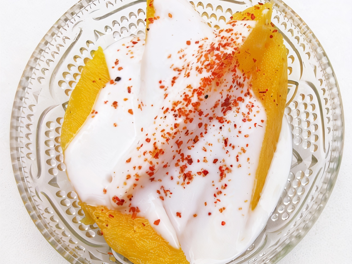 Mango with Coconut Cream and Chili Pepper