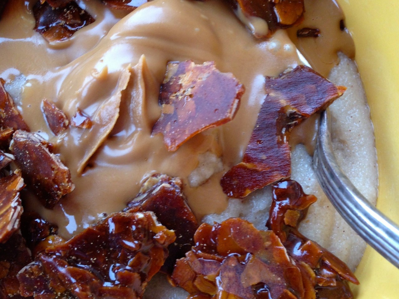 Semolina Porridge with Gingerbread Paste and Almond Flakes