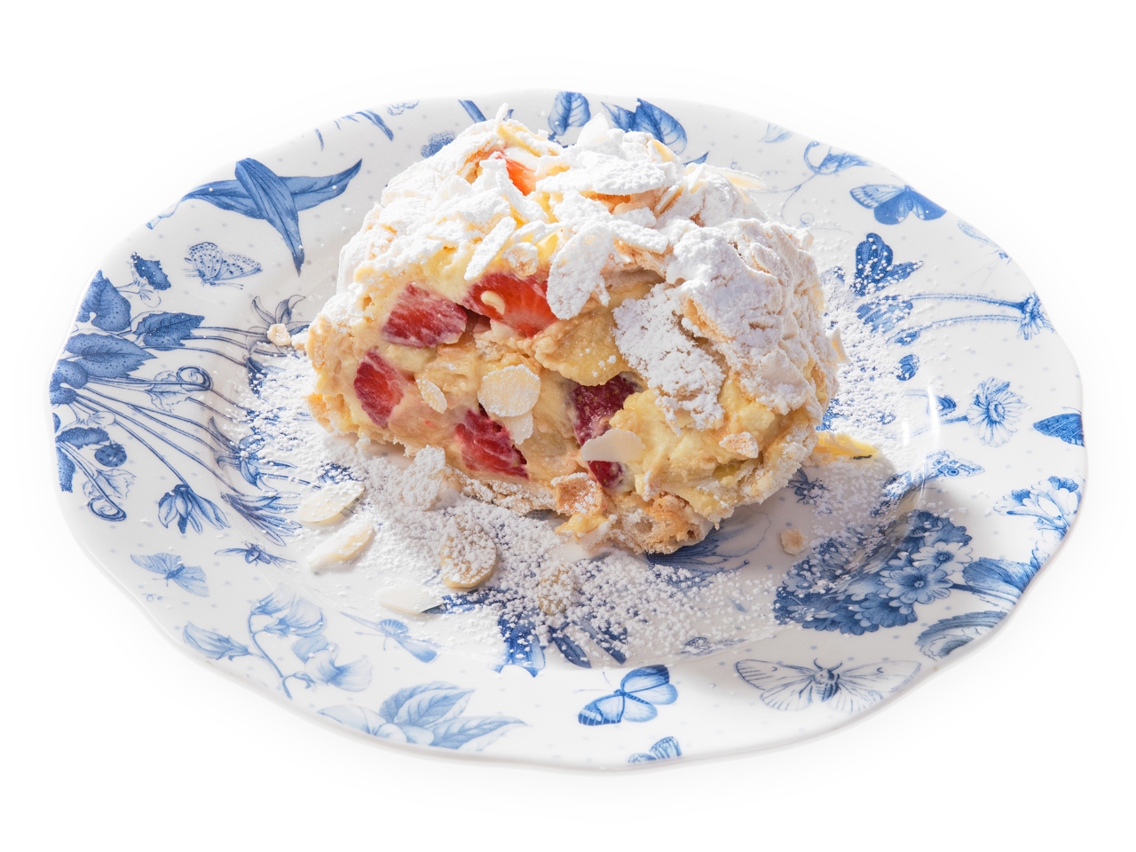 Meringue Roll with Strawberries