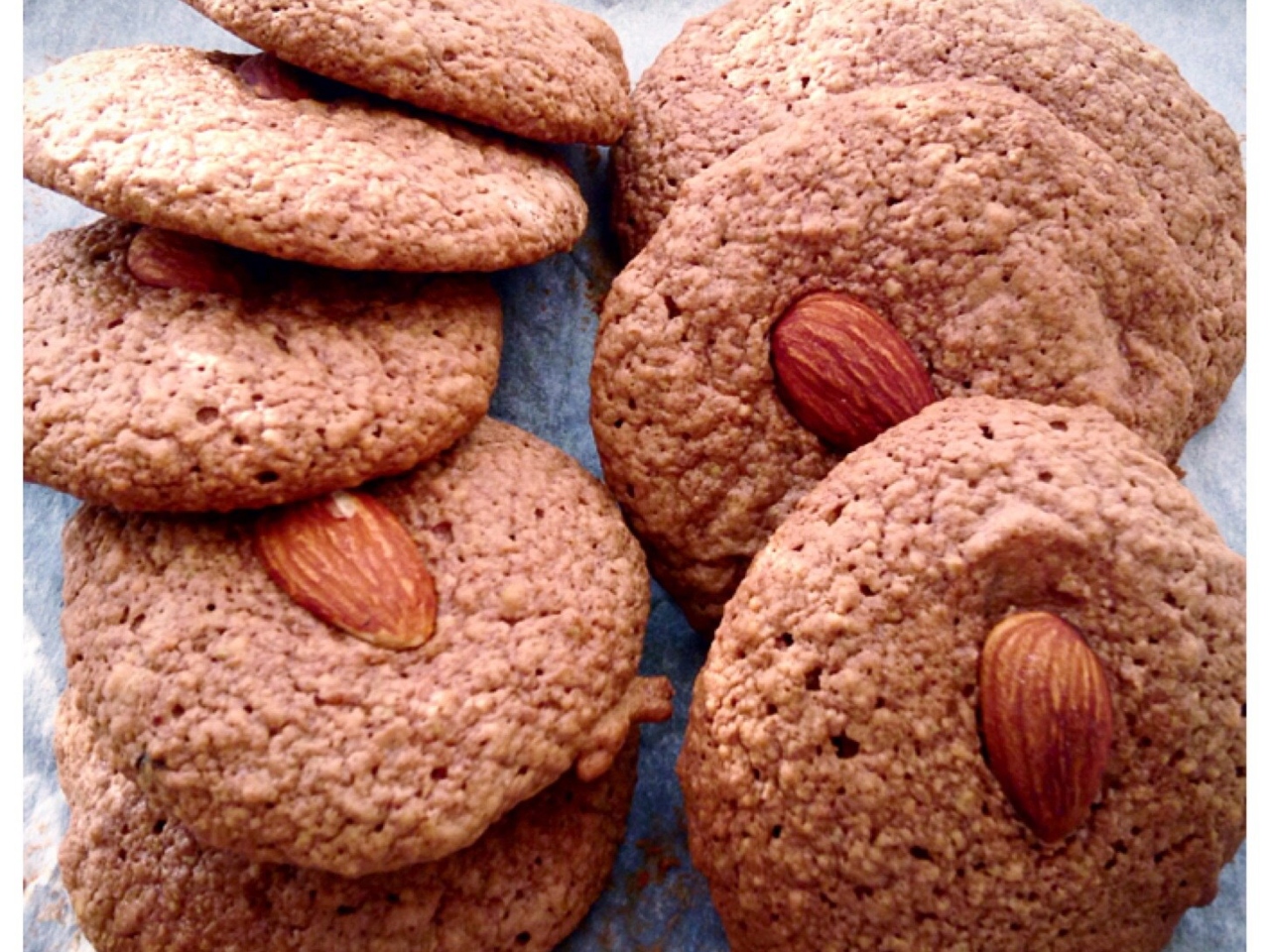 Almond Oatmeal Cookies