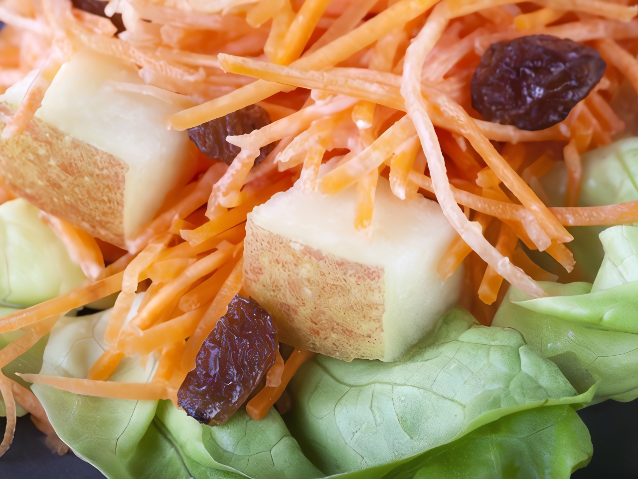 Carrot Salad with Raisins and Apples