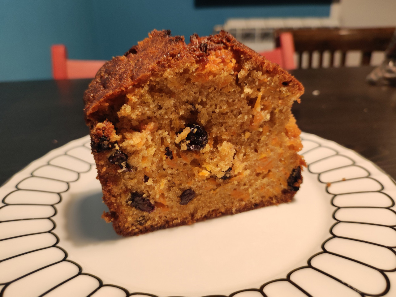 Carrot Cake with Raisins and Cinnamon