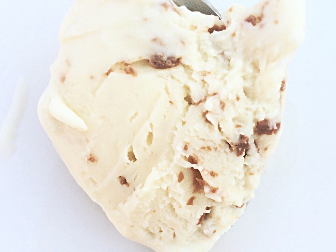 Ice Cream with Baileys, Brandy, and Milk Chocolate Crumble