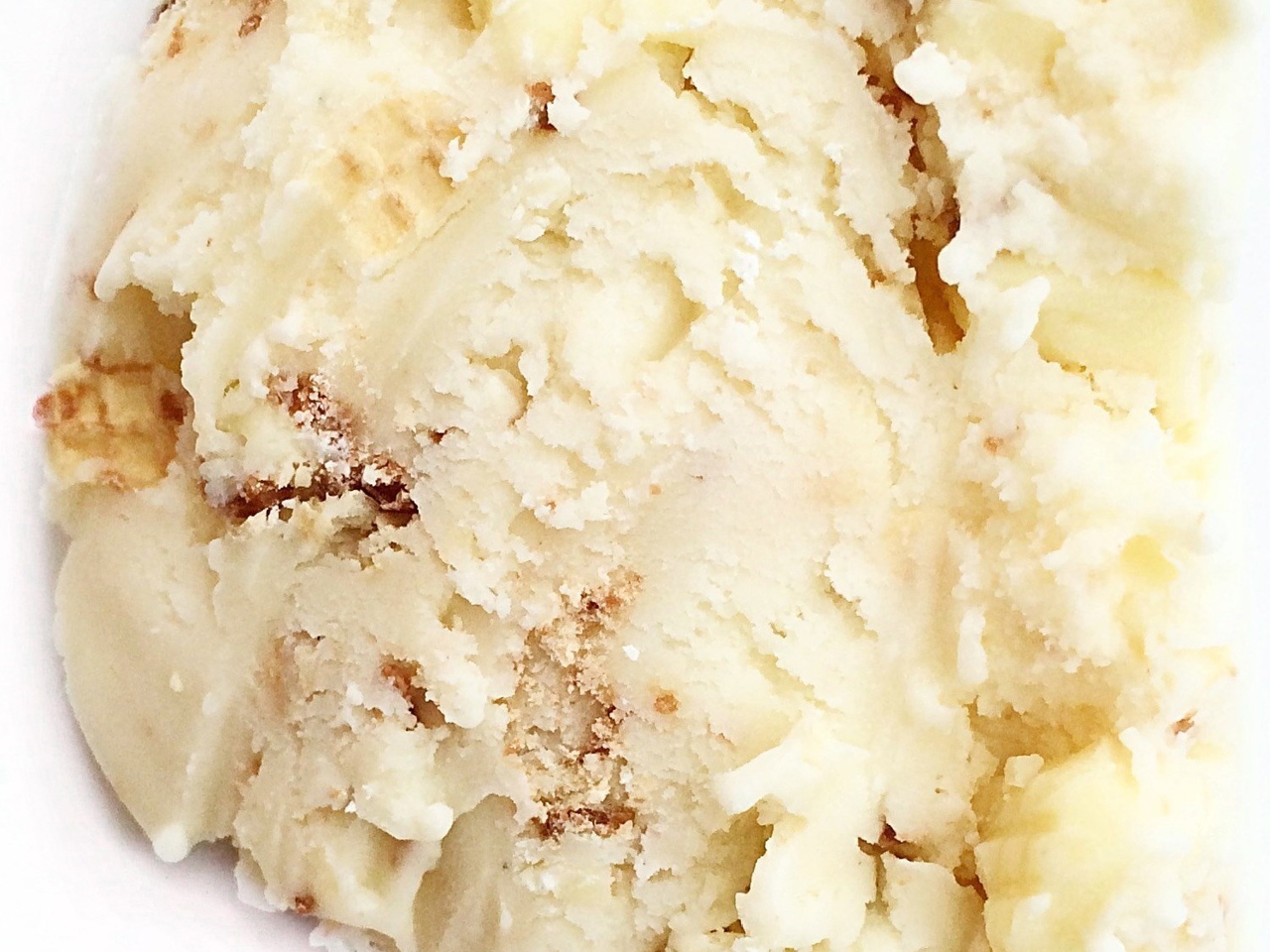 Ice Cream with White Chocolate and KitKat