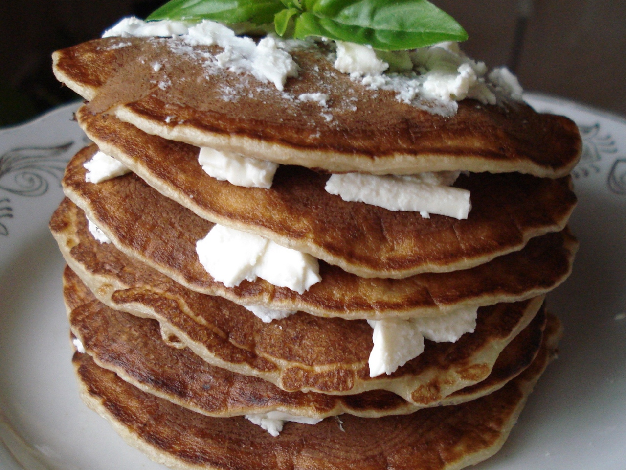 Low-Calorie Oatmeal Pancakes with Feta Cheese