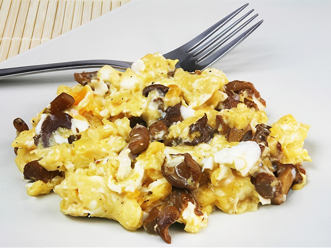 Omelet with Porcini Mushrooms, Gruyère Cheese, and Tarragon