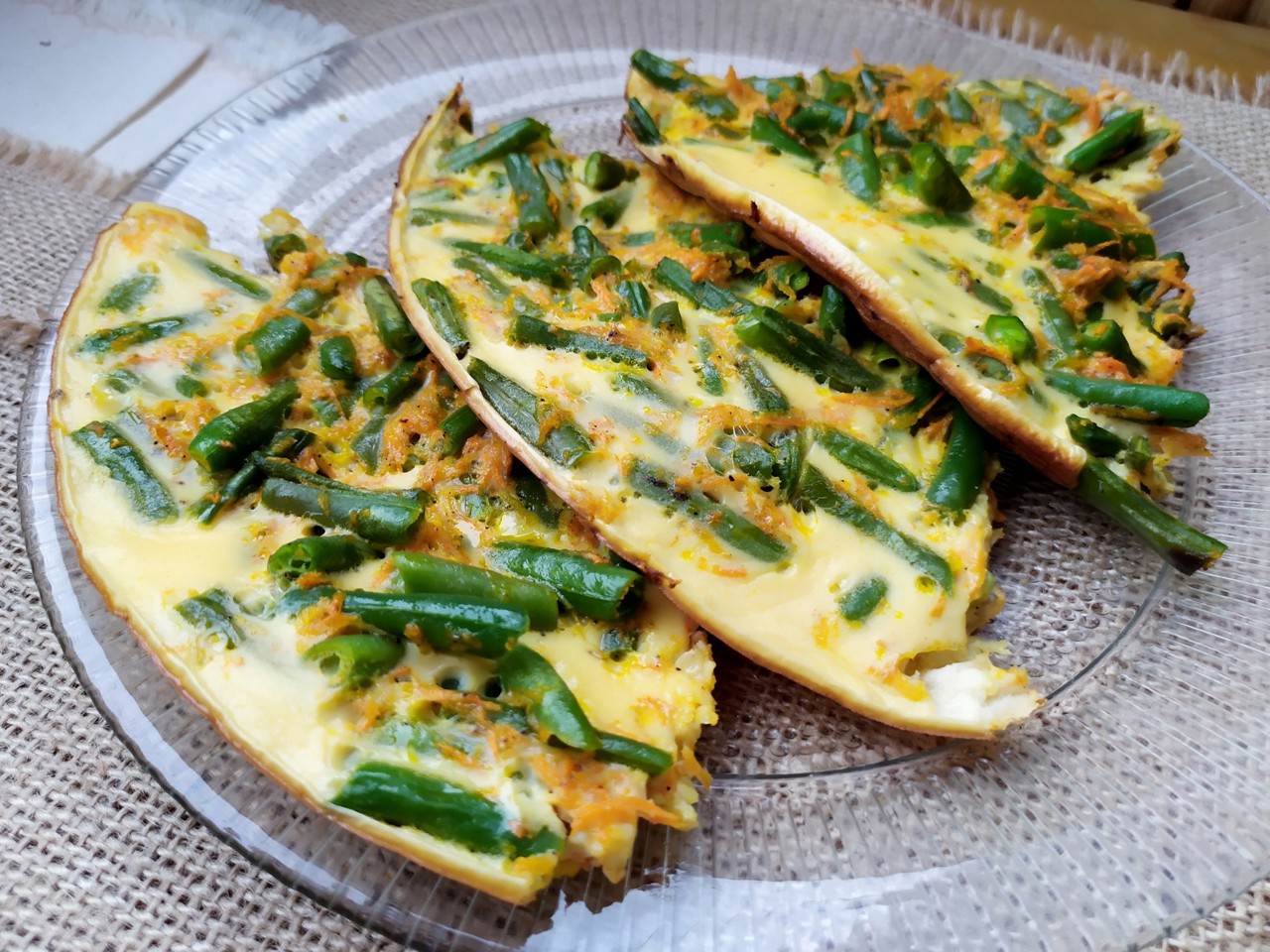 Omelet with Green Beans and Carrots