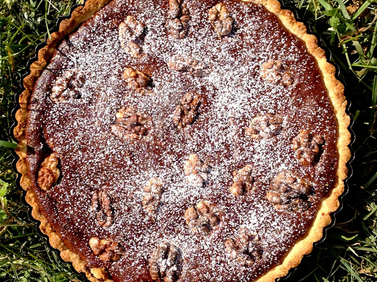 Nut Tart with Chocolate