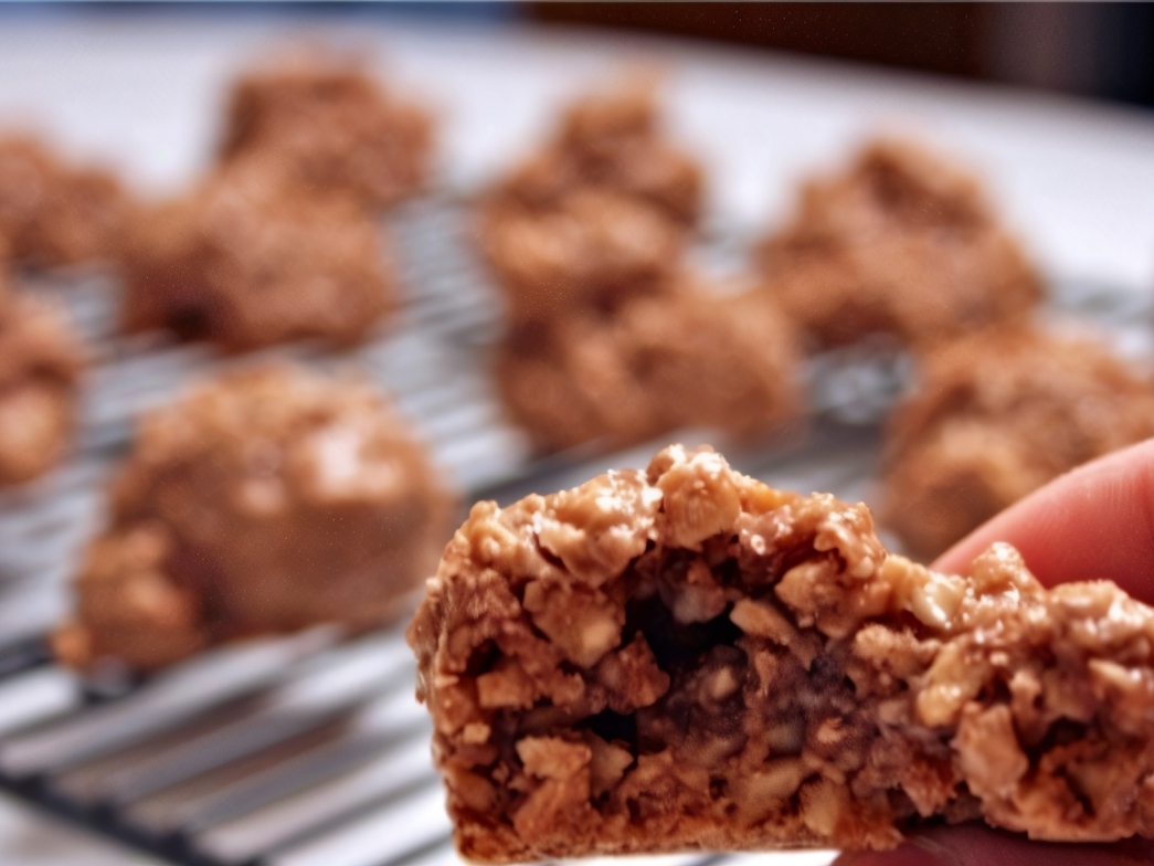 Nut Cookies with Zest and Liqueur