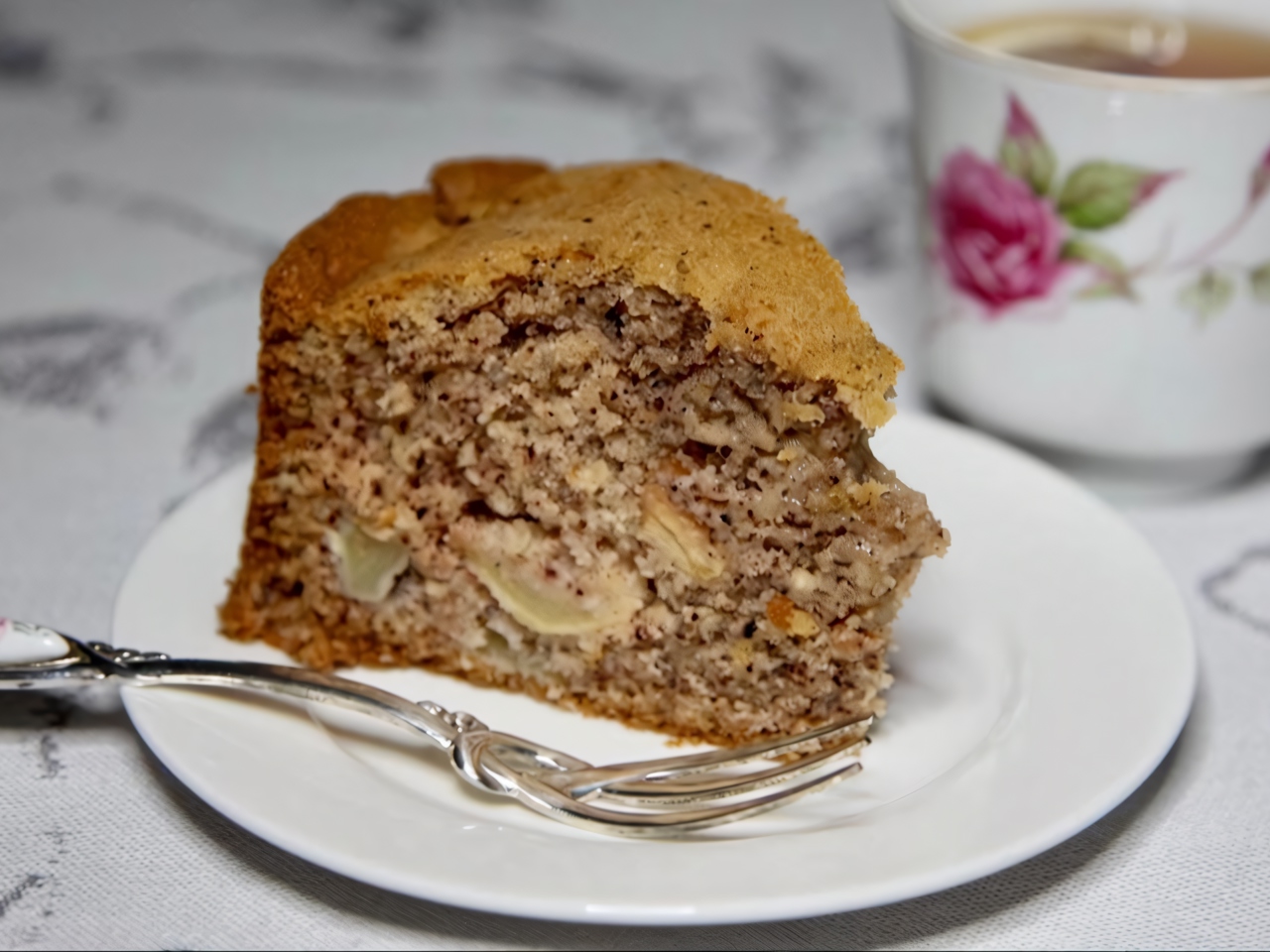 Nut Pie with Apples