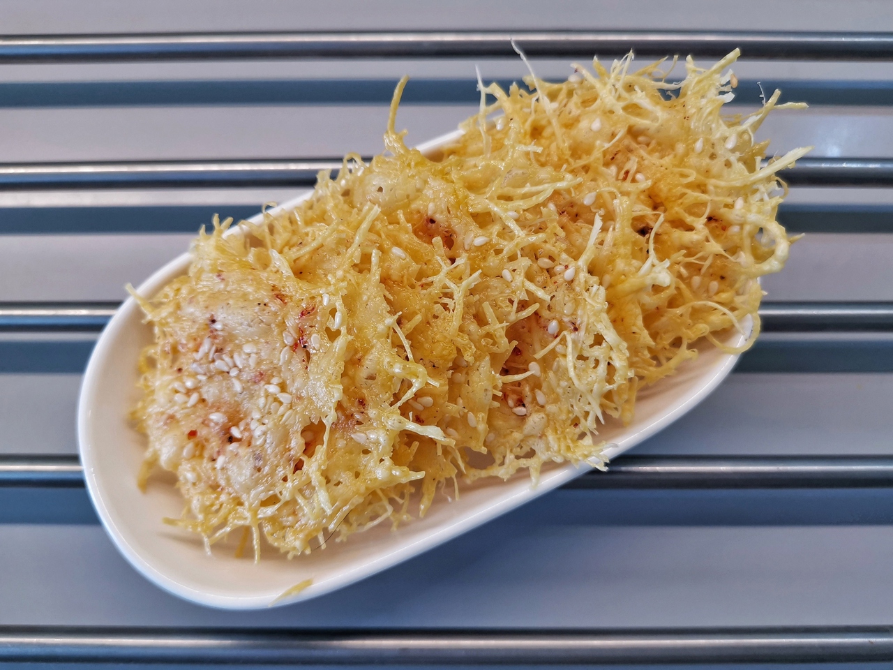 Spicy Crispy Cheese Chips