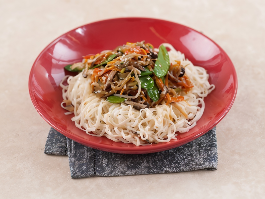 Stir-Fried Vegetables with Egg Noodles