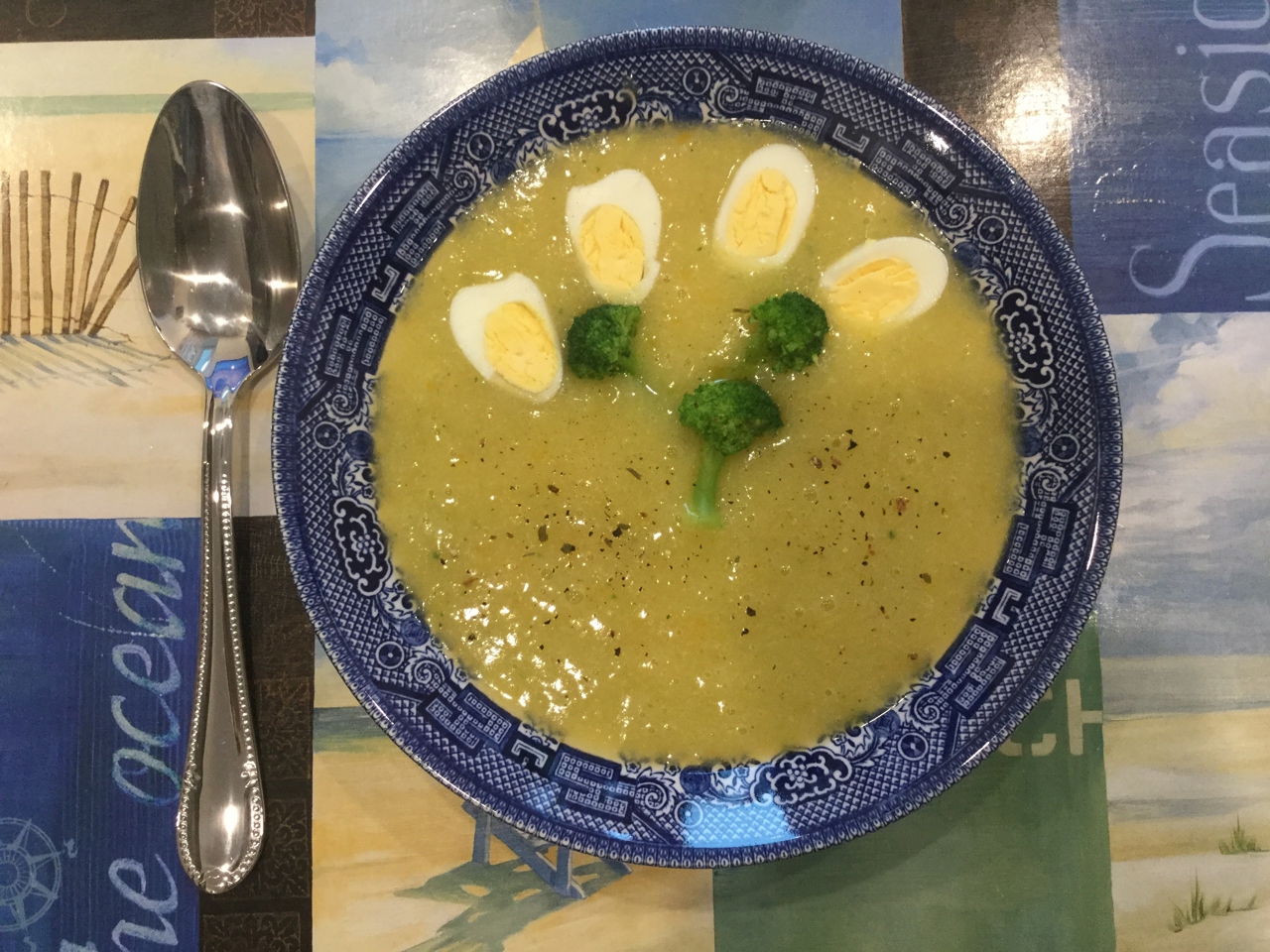 Vegetable Puree Soup with Quail Eggs