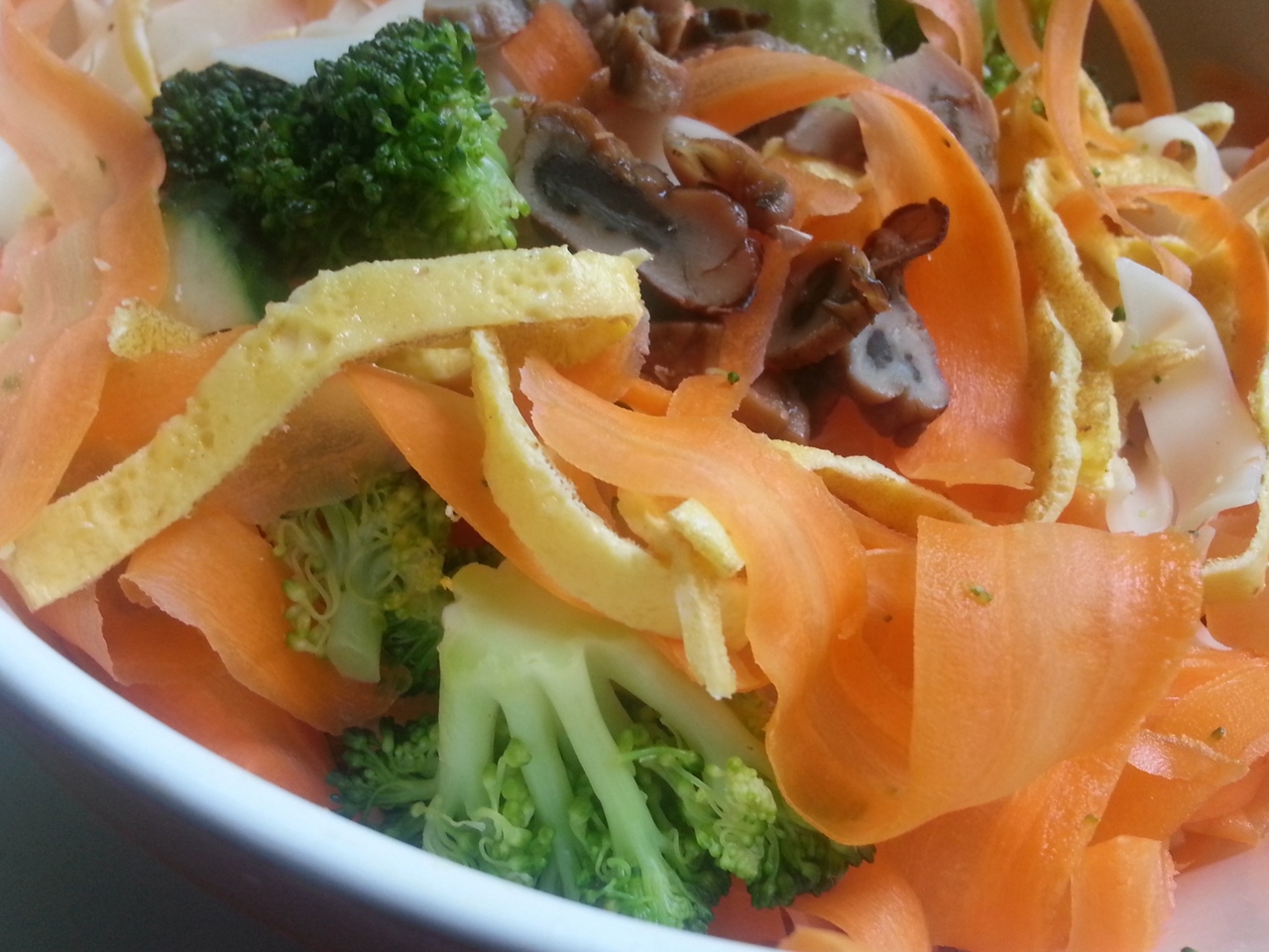 Vegetable Salad with Rice Noodles and Smoked Oysters in Thai Style