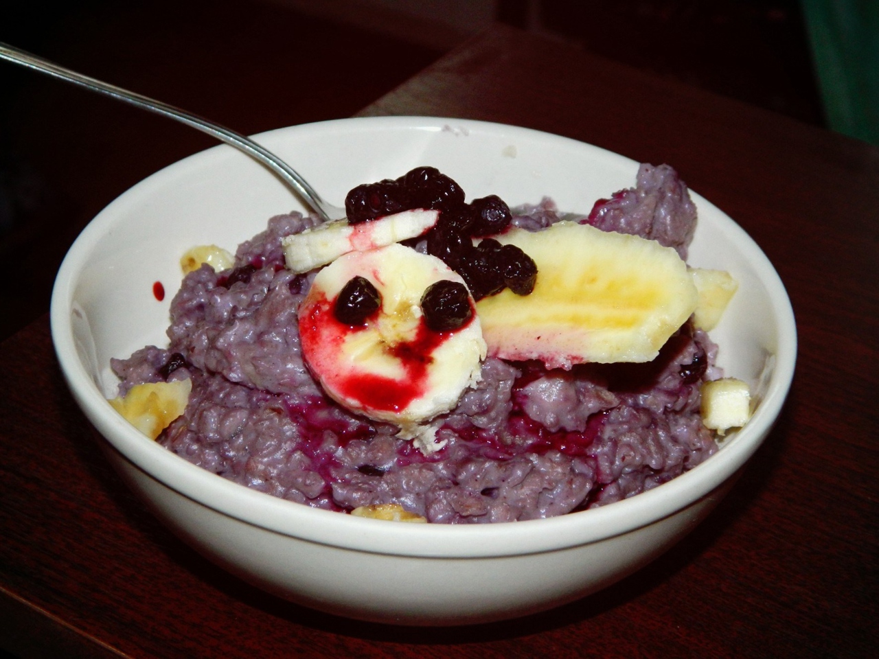Oatmeal with Banana, Blueberries, and Maple Syrup