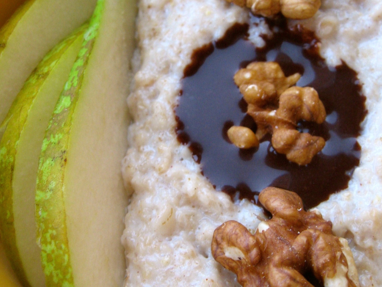 Oatmeal with Pear, Walnuts, and Spicy Chocolate Sauce