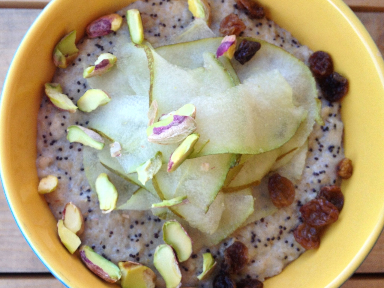 Oatmeal with Poppy Seeds, Raisins, and Sunflower Seeds
