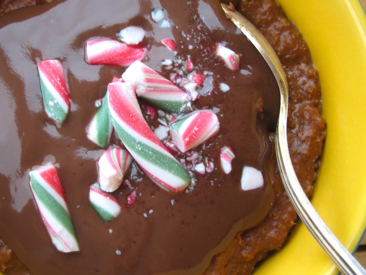 Oatmeal with Chocolate Pudding and Mint Caramel