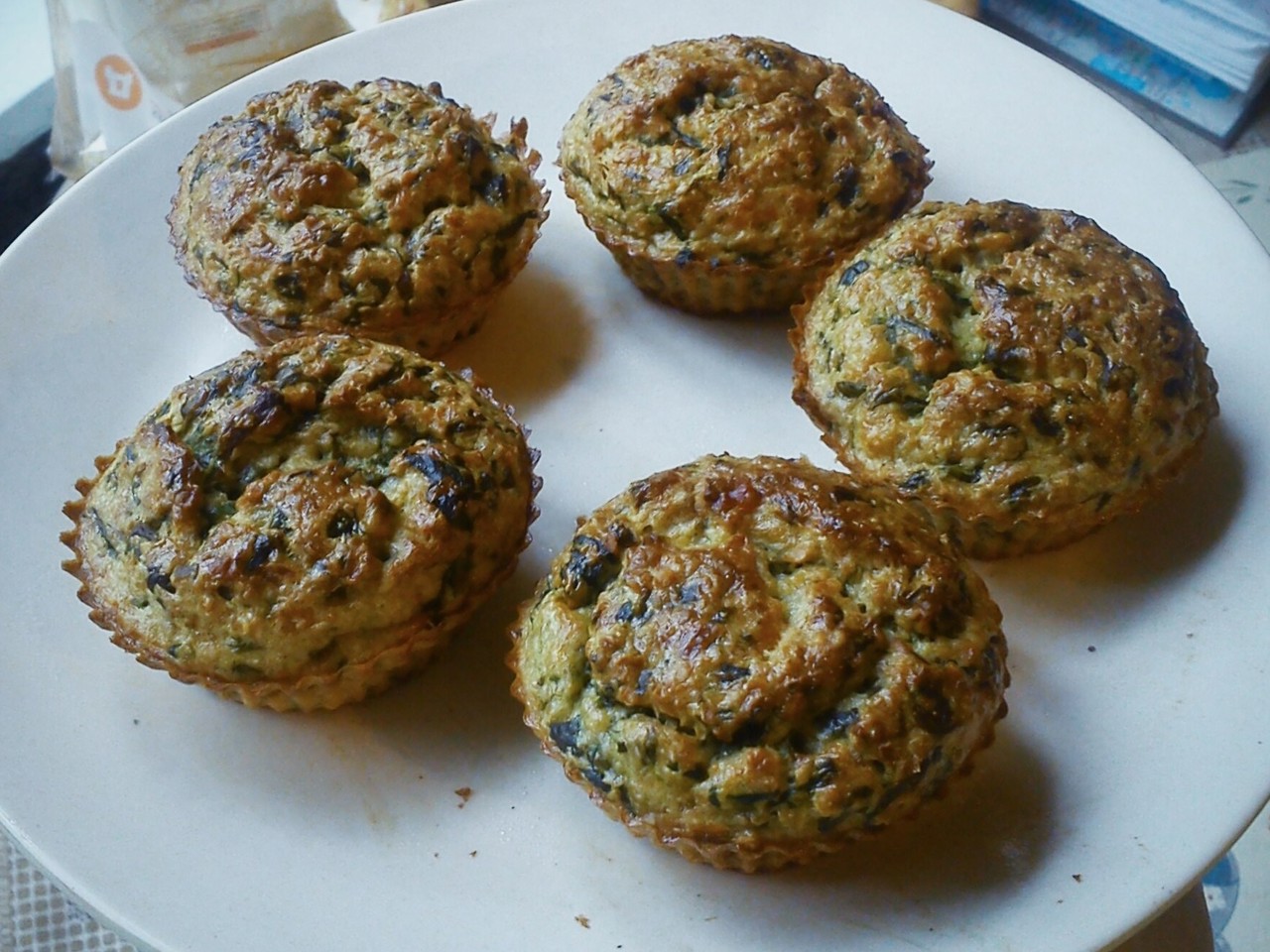 Oatmeal Muffins with Cheese and Spinach