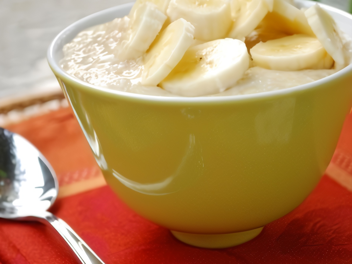 Oatmeal with Honey, Cinnamon, and Banana