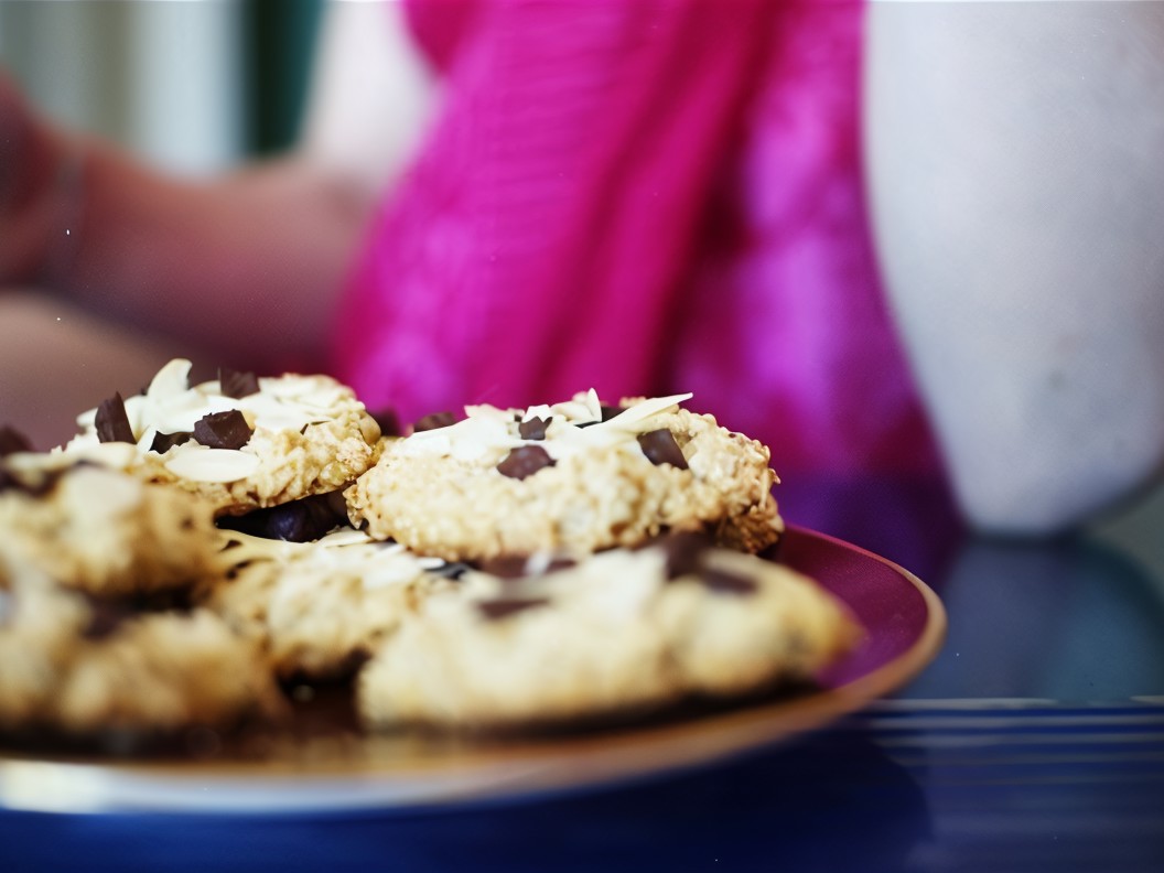 Oatmeal Cookies with Chocolate and Almonds