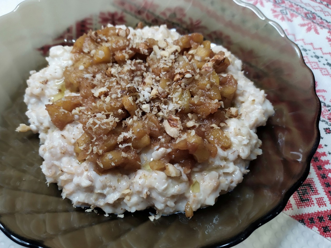 Oatmeal with Baked Apples and Nuts
