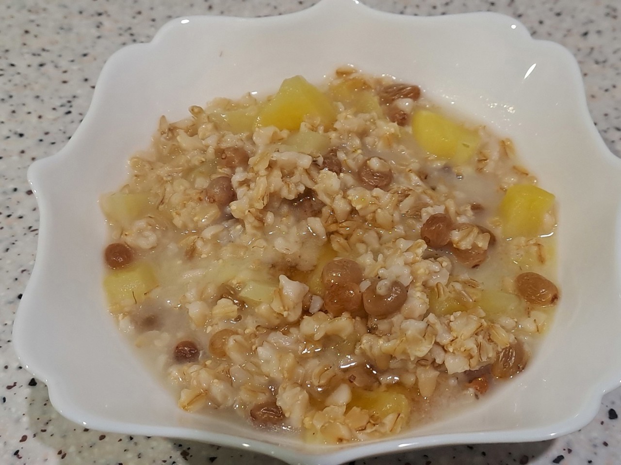 Oatmeal for Breakfast with Apple, Raisins, and Honey